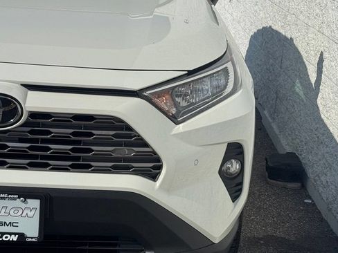 Used 2019 Toyota RAV4 Limited FWD image 8
