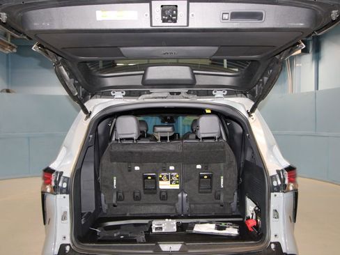 Used 2023 Toyota Sienna XSE image 42