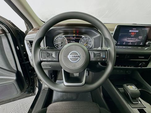 Used 2021 Nissan Rogue SV image 11