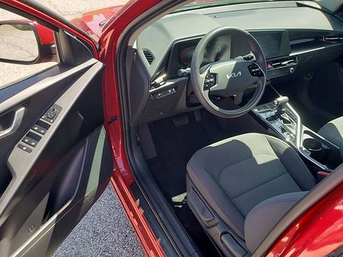 Certified 2024 Kia Niro LX FWD image 10
