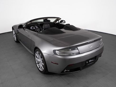 Used 2012 Aston Martin V8 Vantage Roadster RWD image 33