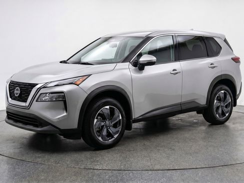 Used 2025 Nissan Rogue SV AWD/4WD image 3