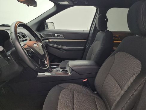 Used 2018 Ford Explorer XLT FWD image 17