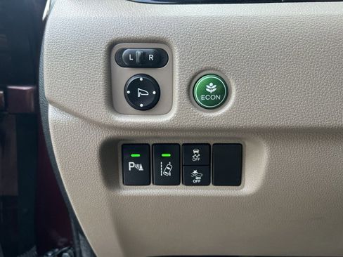 Used 2016 Honda Pilot Touring image 17