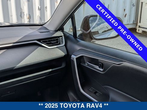 Used 2025 Toyota RAV4 XLE image 17