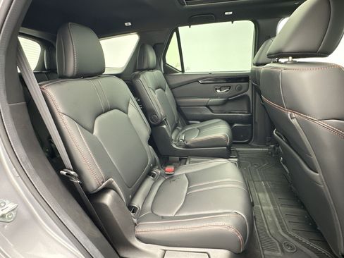 Used 2025 Honda Pilot TrailSport image 5