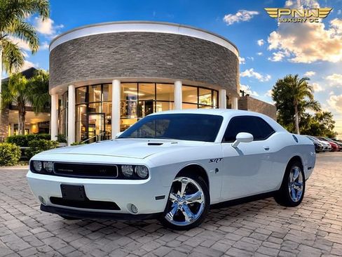 Used 2014 Dodge Challenger R/T RWD image 1