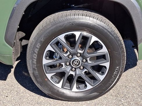 Used 2022 Toyota Tundra Limited image 8