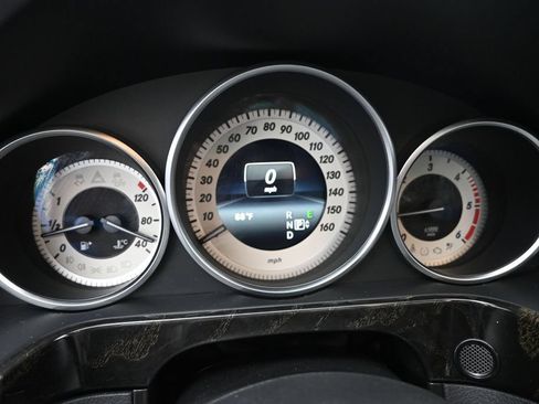 Used 2014 Mercedes-Benz E 250 BlueTEC Sedan image 2