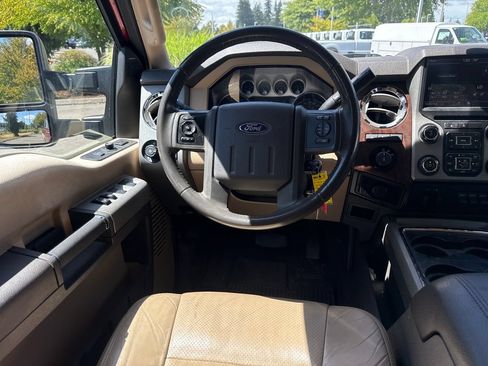 Used 2014 Ford F250 Lariat w/ Lariat Interior Package AWD/4WD image 7