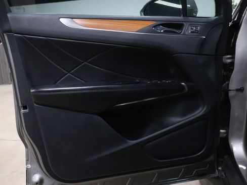 Used 2017 Lincoln MKC Reserve image 9