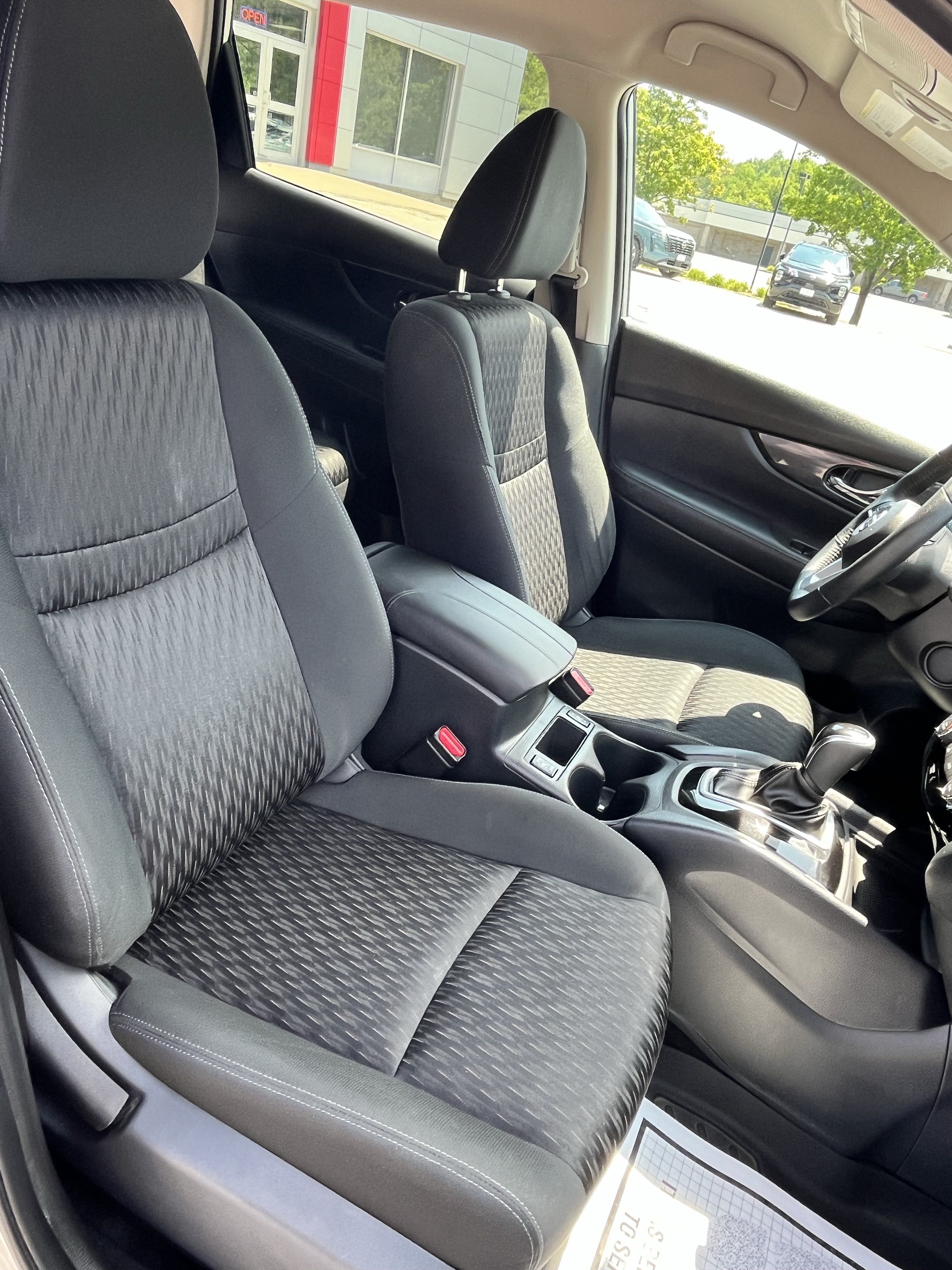 Used 2020 Nissan Rogue SV AWD/4WD image 17
