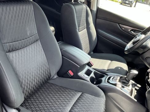 Used 2020 Nissan Rogue SV AWD/4WD image 17