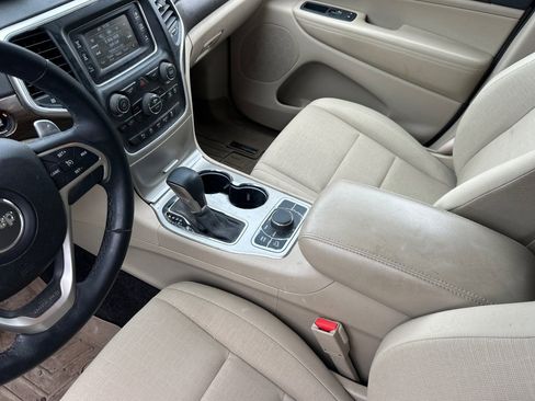 Used 2016 Jeep Grand Cherokee Laredo w/ Quick Order Package 23E AWD/4WD image 7