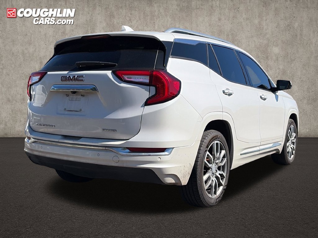 Used 2023 GMC Terrain Denali w/ Denali Premium Package AWD/4WD image 9