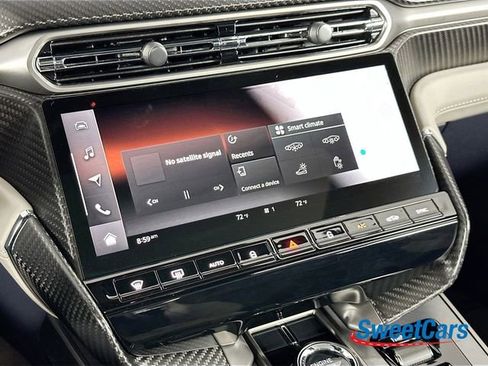 Used 2025 Aston Martin Vanquish RWD image 19
