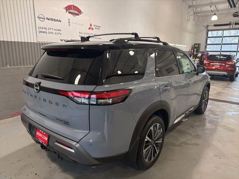 New 2026 Nissan Pathfinder Platinum image 3