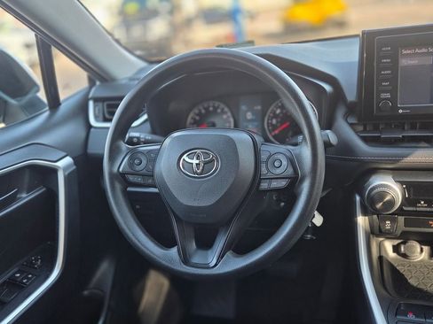 Used 2022 Toyota RAV4 LE AWD/4WD image 17