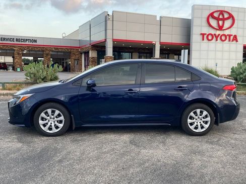 Used 2025 Toyota Corolla LE FWD image 8