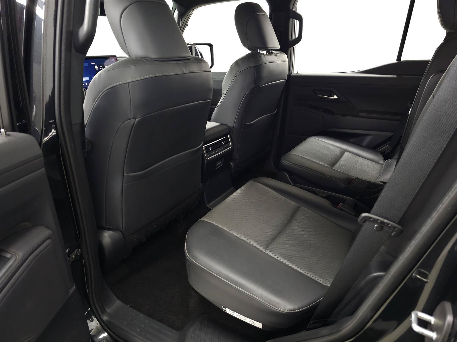 Used 2024 Lexus GX 550 w/ Accessory Package (Z1) AWD/4WD image 32