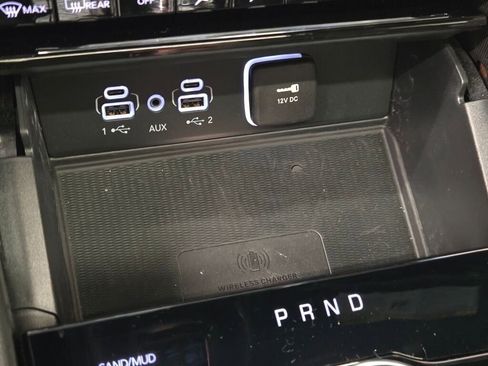 Used 2025 Jeep Grand Cherokee Limited w/ Luxury Tech Group II image 24