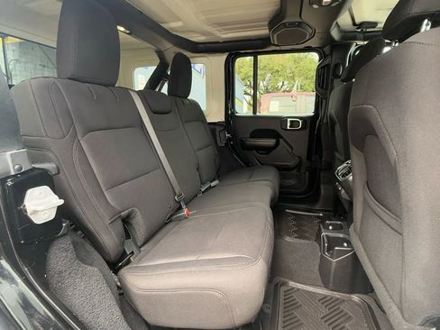 Used 2018 Jeep Wrangler Unlimited Sport S AWD/4WD image 19