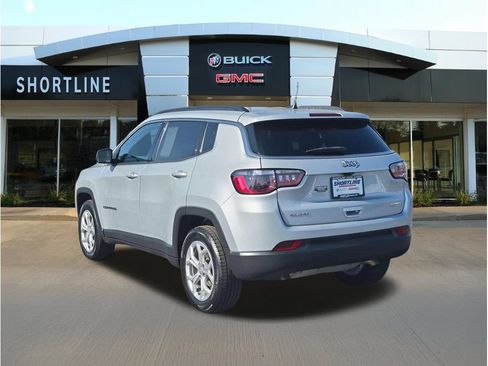 Used 2024 Jeep Compass Latitude AWD/4WD image 5