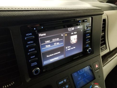 Used 2020 Toyota Sienna XLE image 7