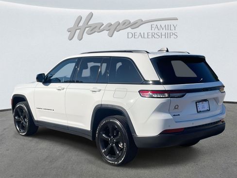 Used 2023 Jeep Grand Cherokee Altitude image 35