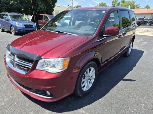 Used 2018 Dodge Grand Caravan SXT FWD image 1