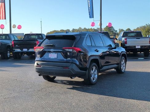 Used 2022 Toyota RAV4 XLE w/ Convenience Package image 3