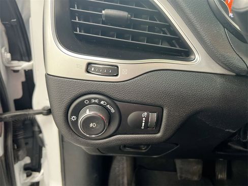 Used 2020 Jeep Cherokee Latitude image 17