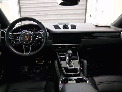 Used 2022 Porsche Cayenne S image 25