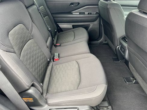 Used 2024 Nissan Pathfinder SV FWD image 10