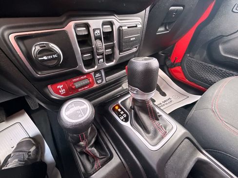 Used 2023 Jeep Wrangler Unlimited Rubicon w/ Cold Weather Group AWD/4WD image 18