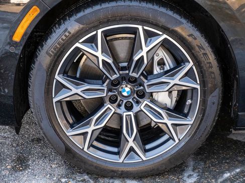 Used 2024 BMW i7 eDrive50 image 32