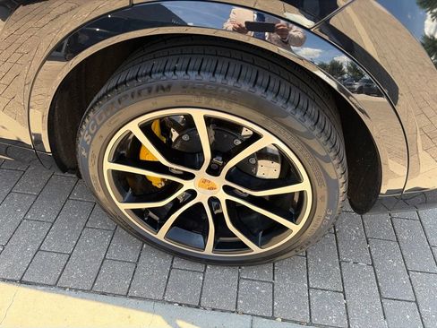 Used 2022 Porsche Cayenne Turbo S AWD/4WD image 18