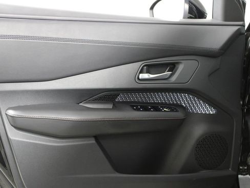 Used 2024 Nissan Ariya FWD image 28