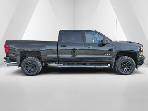 Used 2019 Chevrolet Silverado 2500 LT w/ Midnight Edition AWD/4WD image 8
