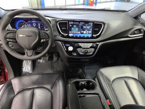 Used 2023 Chrysler Pacifica Touring-L w/ S Appearance Package FWD image 11