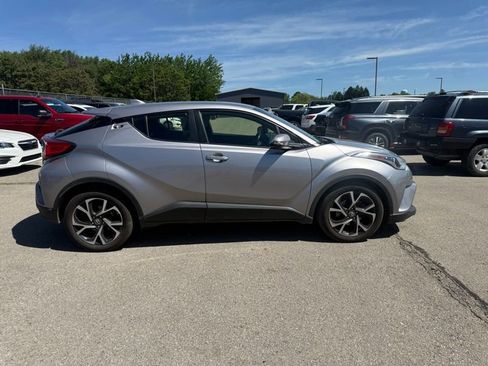 Used 2019 Toyota C-HR XLE FWD image 5
