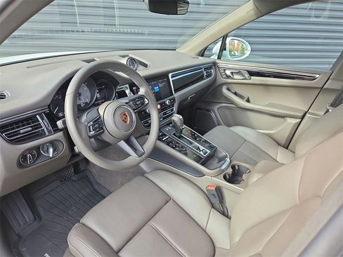 Used 2023 Porsche Macan S image 73