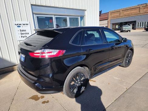 Certified 2022 Ford Edge SE w/ Black Appearance Package AWD/4WD image 7