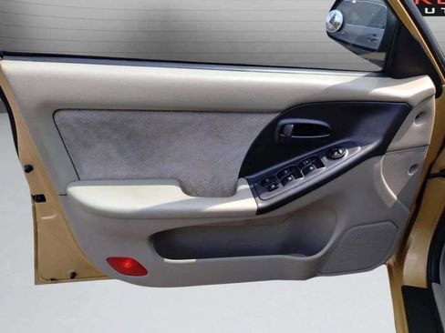 Used 2004 Hyundai Elantra GLS image 21