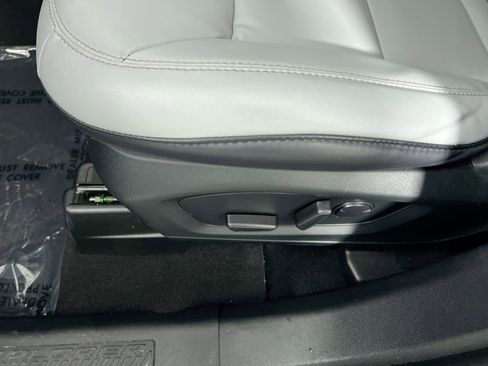 Used 2021 Ford Explorer XLT w/ Equipment Group 202A image 13