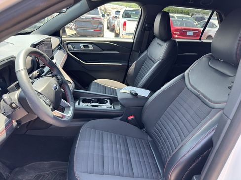 Used 2025 Ford Explorer ST-Line RWD image 16