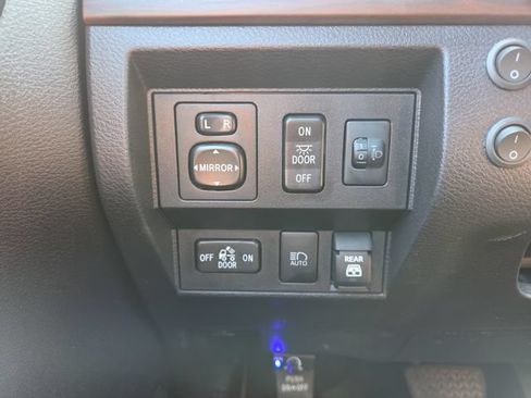 Used 2021 Toyota Tundra Limited w/ Limited Premium Package AWD/4WD image 22