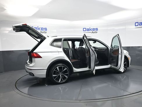 Used 2023 Volkswagen Tiguan SEL R-Line AWD/4WD image 57