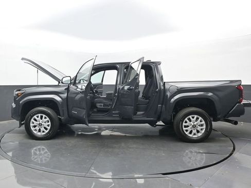 Used 2025 Toyota Tacoma SR5 RWD image 31