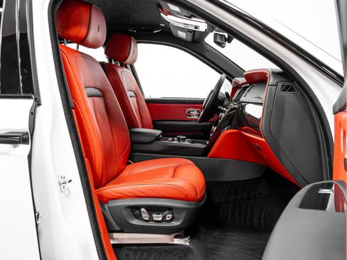 Used 2021 Rolls-Royce Cullinan Black Badge AWD/4WD image 27